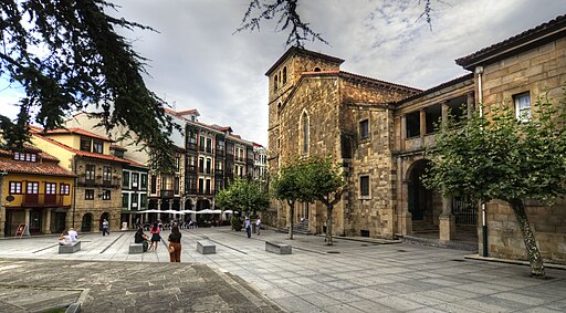 Plaza Domingo Álvarez Acebal